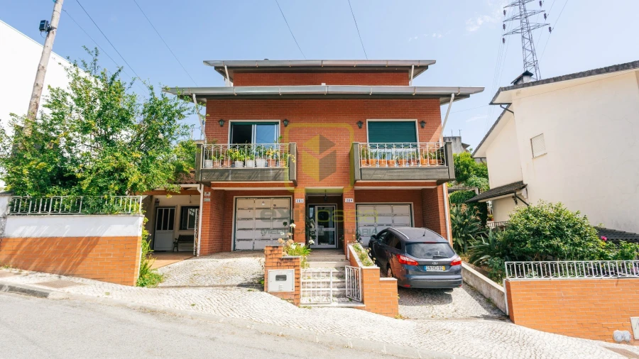 Moradia T4 para Venda em Santo Antonio dos Olivais
