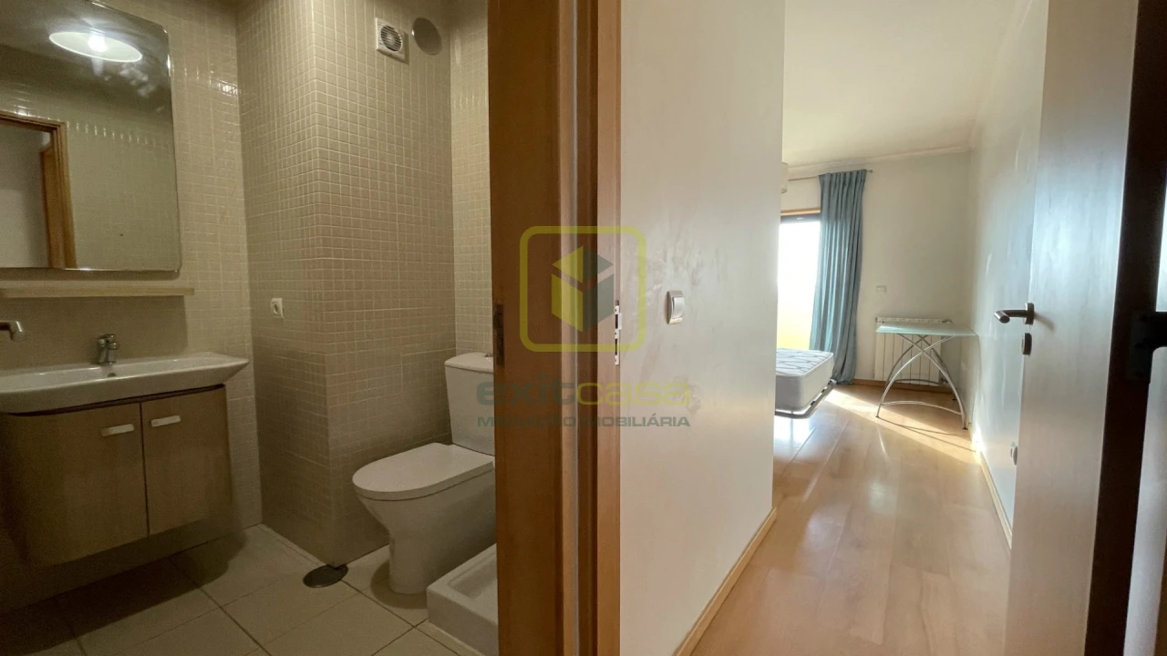 Apartamento T4 para Arrendamento em Glória e Vera Cruz Foto 8