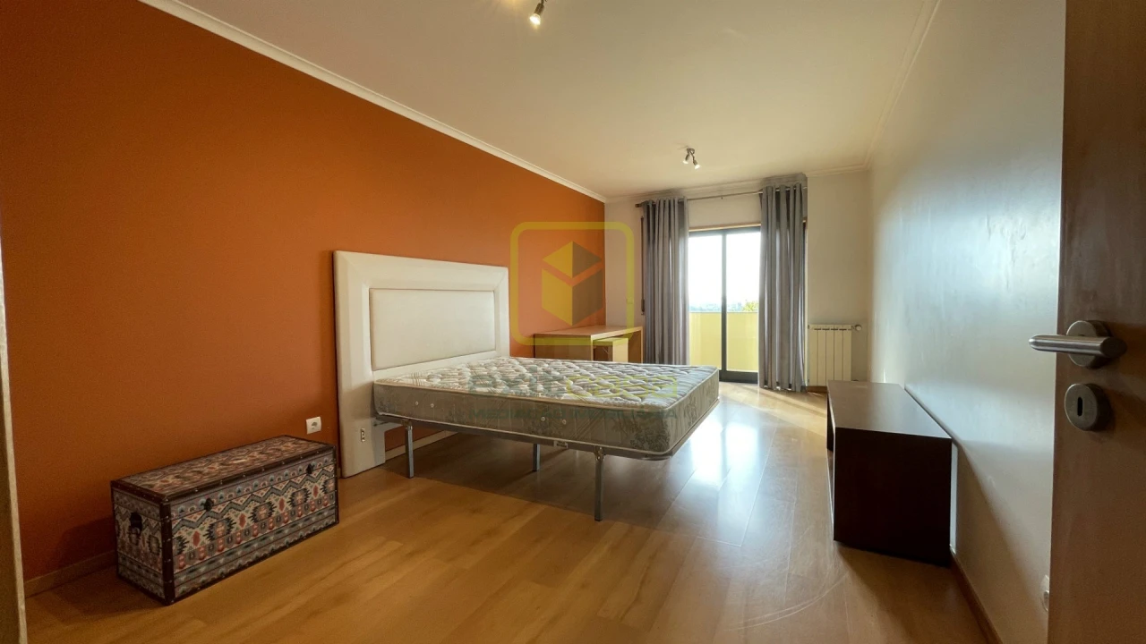 Apartamento T4 para Arrendamento em Glória e Vera Cruz Foto 6