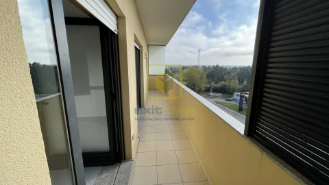 Apartamento T4 para Arrendamento em Glória e Vera Cruz