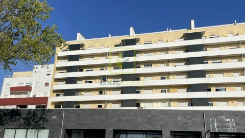 Apartamento T4 para Arrendamento em Glória e Vera Cruz