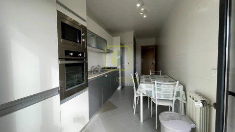 Apartamento T4 para Arrendamento em Glória e Vera Cruz