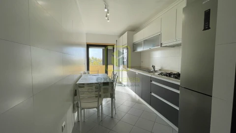 Apartamento T4 para Arrendamento em Glória e Vera Cruz