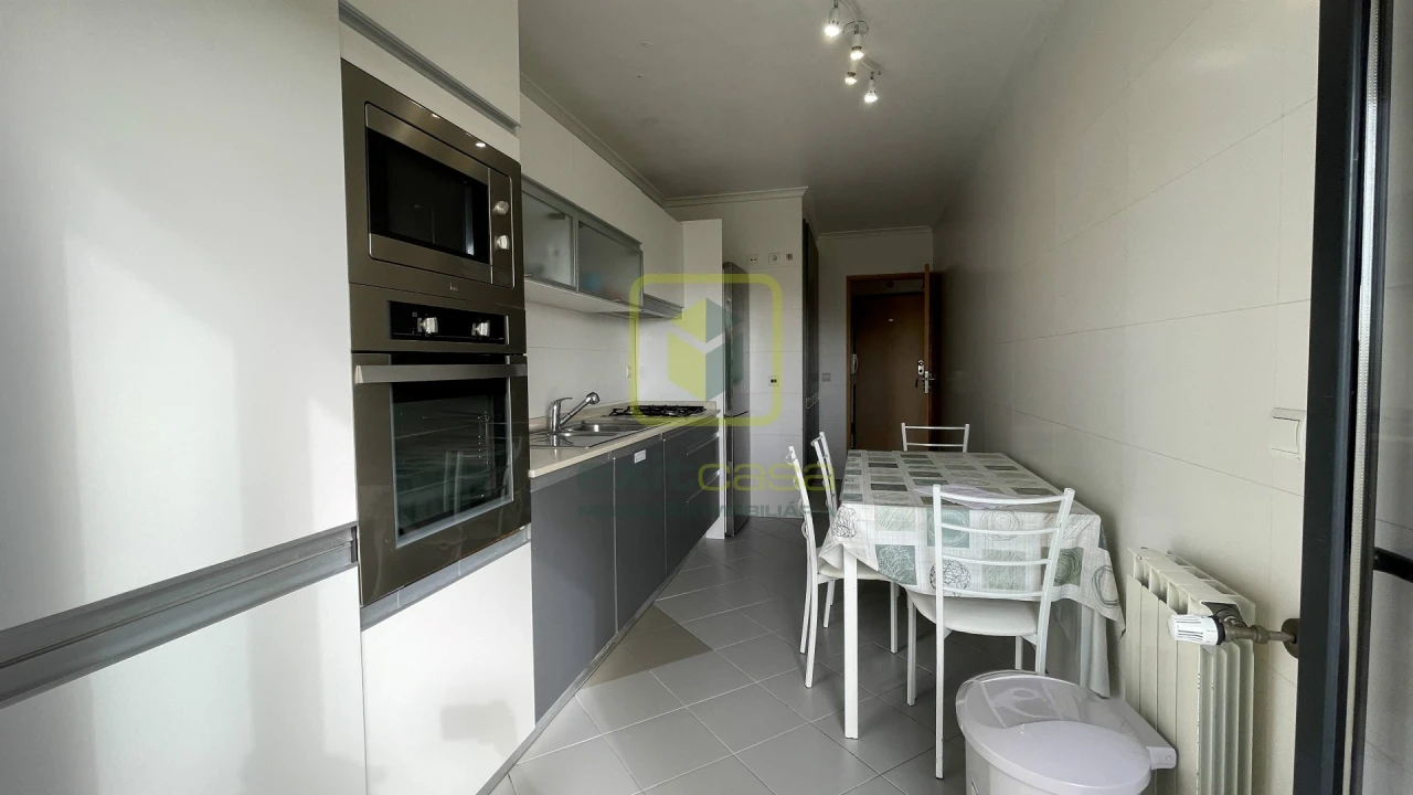 Apartamento T4 para Arrendamento em Glória e Vera Cruz Foto 2