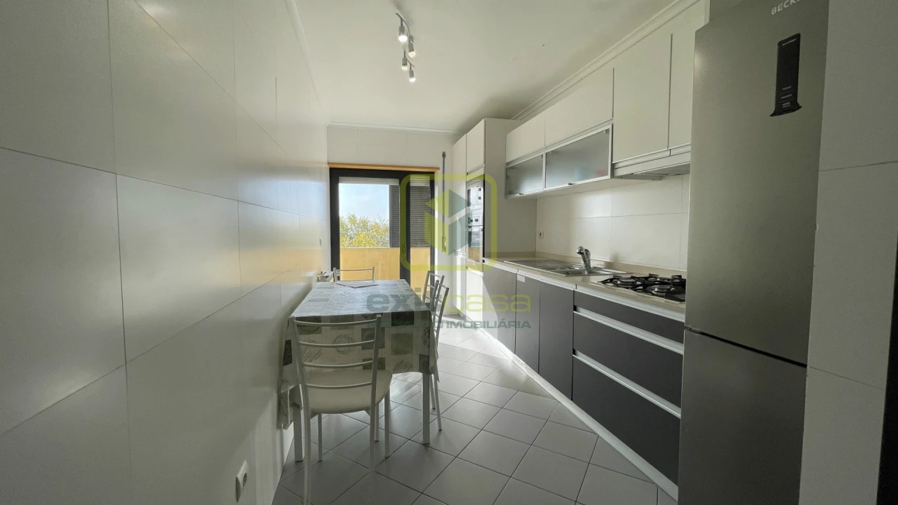 Apartamento T4 para Arrendamento em Glória e Vera Cruz Foto 3