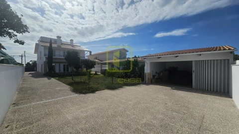 Moradia T4 para Venda em São Bernardo
