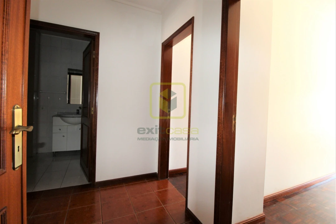 Apartamento T4 para Arrendamento em Glória e Vera Cruz Foto 7