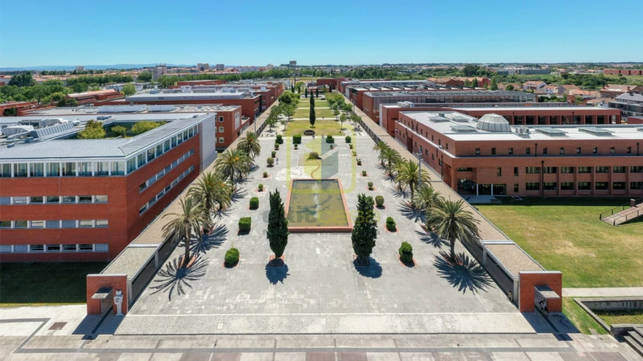 Apartamento T4 para Arrendamento em Glória e Vera Cruz Foto 17