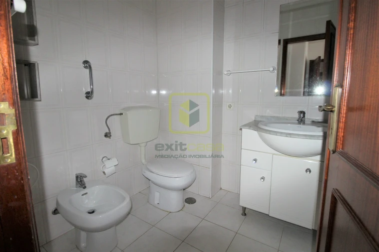 Apartamento T4 para Arrendamento em Glória e Vera Cruz Foto 13