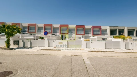 Moradia T4 para Venda em Carapinheira