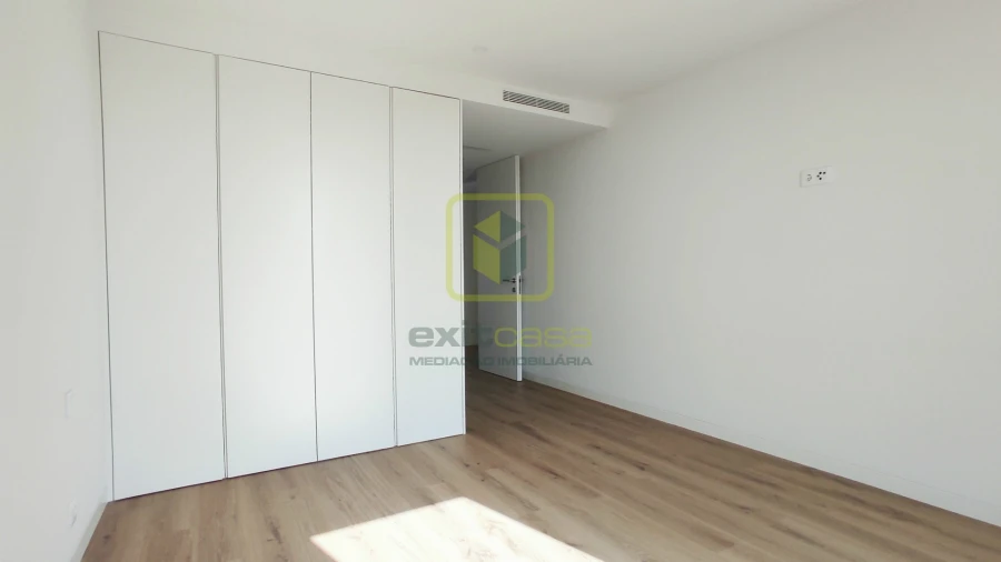 Apartamento T4 para Venda em Glória e Vera Cruz Foto 9