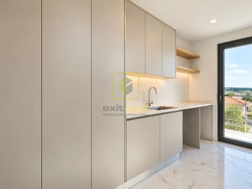 Moradia T4 para Venda em Santo Antonio dos Olivais