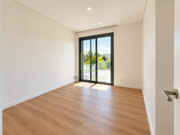 Moradia T4 para Venda em Santo Antonio dos Olivais
