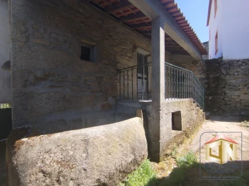Moradia T2 para Venda em Seixo do Côa e Vale Longo