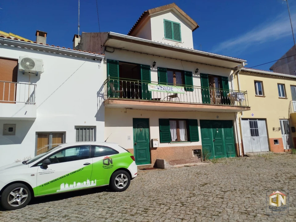 Moradia T3 para Venda em Sabugal e Aldeia de Santo António Foto 1
