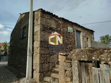 Moradia T5 para Venda em Lajeosa e Forcalhos