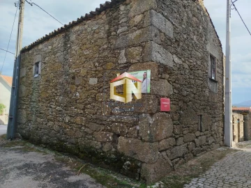 Moradia T5 para Venda em Lajeosa e Forcalhos