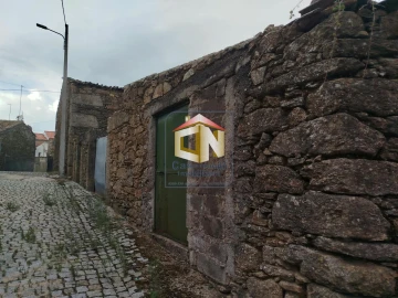 Moradia T5 para Venda em Lajeosa e Forcalhos