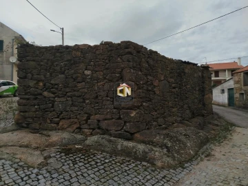 Moradia T5 para Venda em Lajeosa e Forcalhos