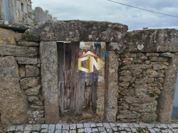 Moradia T5 para Venda em Lajeosa e Forcalhos
