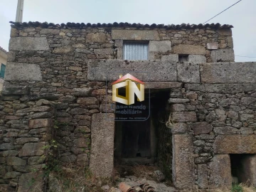 Moradia T5 para Venda em Lajeosa e Forcalhos