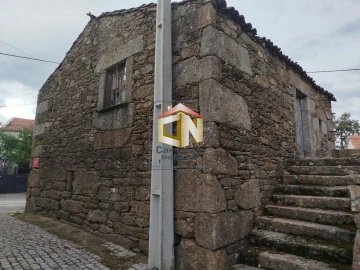 Moradia T5 para Venda em Lajeosa e Forcalhos