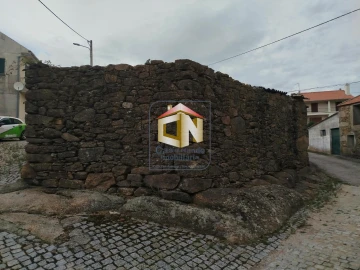 Moradia T5 para Venda em Lajeosa e Forcalhos