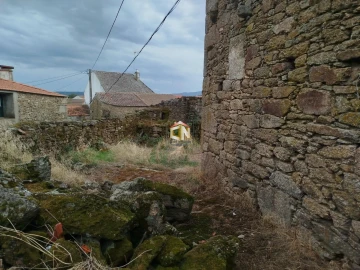 Moradia T5 para Venda em Lajeosa e Forcalhos