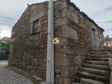 Moradia T5 para Venda em Lajeosa e Forcalhos