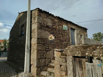 Moradia T5 para Venda em Lajeosa e Forcalhos