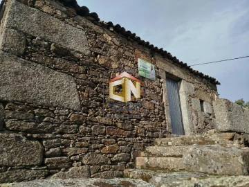 Moradia T5 para Venda em Lajeosa e Forcalhos