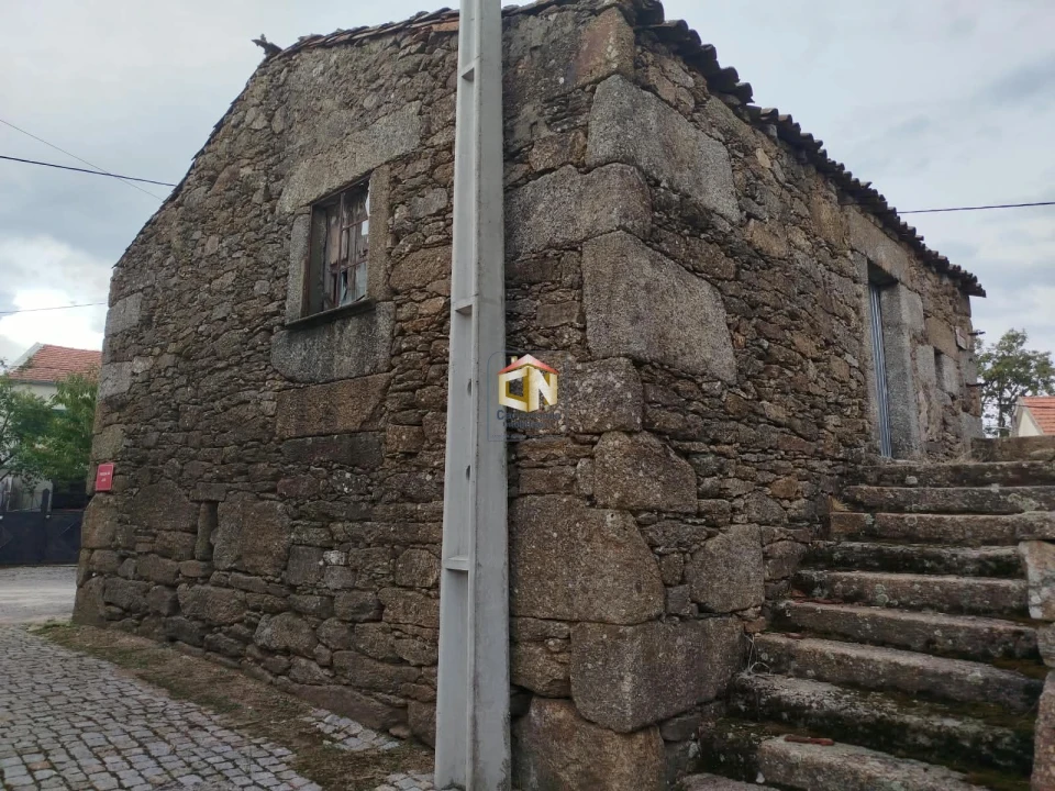 Moradia T5 para Venda em Lajeosa e Forcalhos Foto 2
