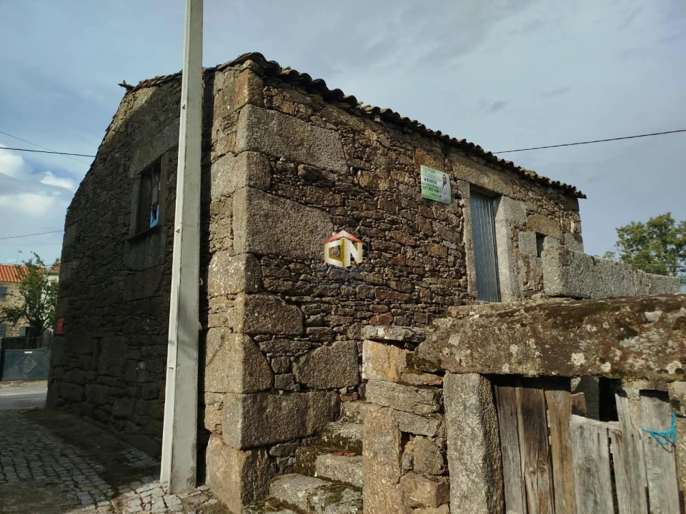 Moradia T5 para Venda em Lajeosa e Forcalhos Foto 1