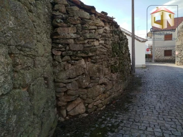 Moradia T2 para Venda em Lajeosa e Forcalhos