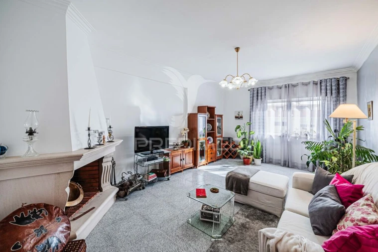 Apartamento T2 para Venda em Massamá e Monte Abraão Foto 3