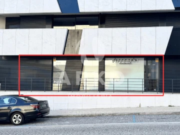 Loja para Venda em Santo Tirso, Couto (Santa Cristina e São Miguel) e Burgães