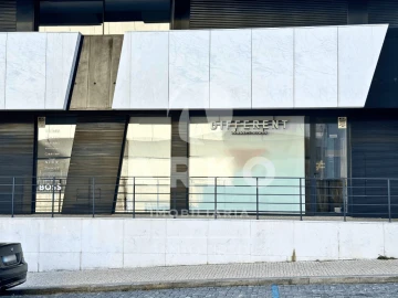Loja para Venda em Santo Tirso, Couto (Santa Cristina e São Miguel) e Burgães
