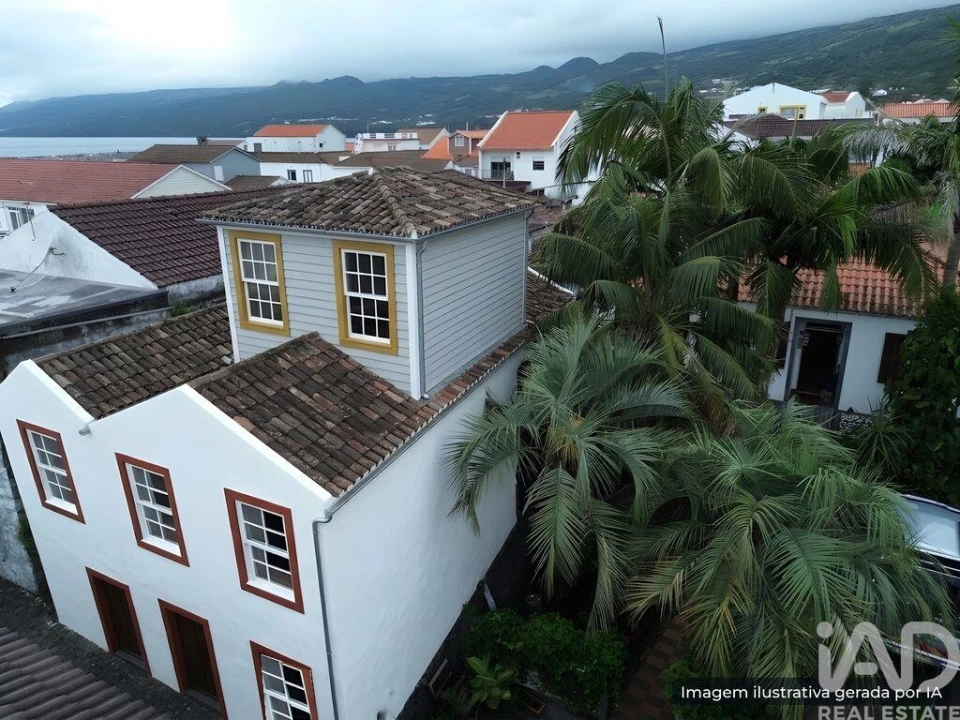 Moradia T3 para Venda em Lajes do Pico Foto 1