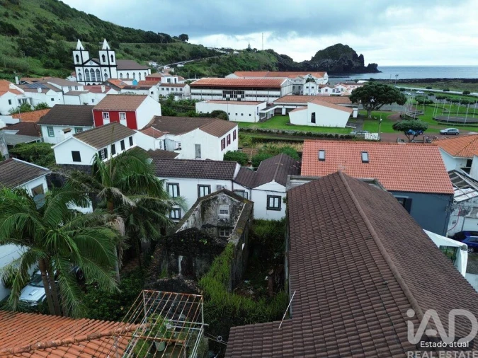 Moradia T3 para Venda em Lajes do Pico Foto 18