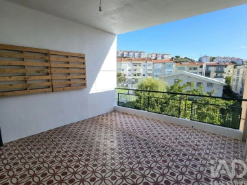 Apartamento T2 para Arrendamento em Agualva e Mira-Sintra