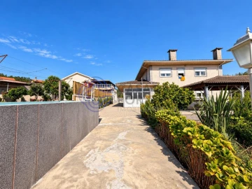 Moradia T4 para Venda em Ossela