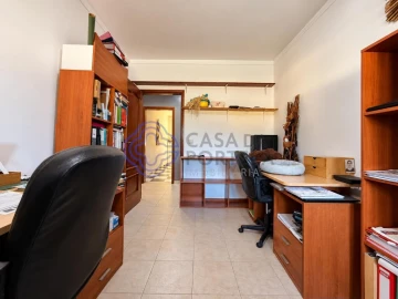 Moradia T4 para Venda em Ossela