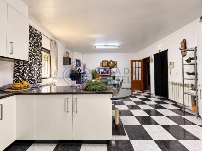 Moradia T4 para Venda em Ossela Foto 5