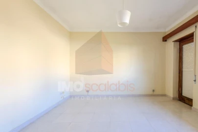 Moradia T3 para Venda em A dos Francos