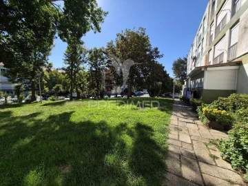 Apartamento T1 para Venda em Massamá e Monte Abraão