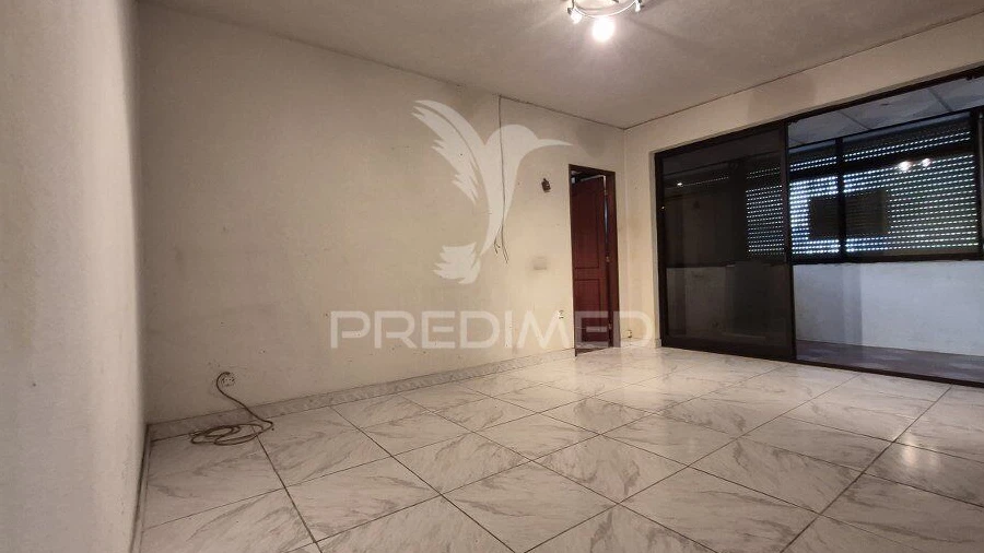 Apartamento T1 para Venda em Massamá e Monte Abraão
