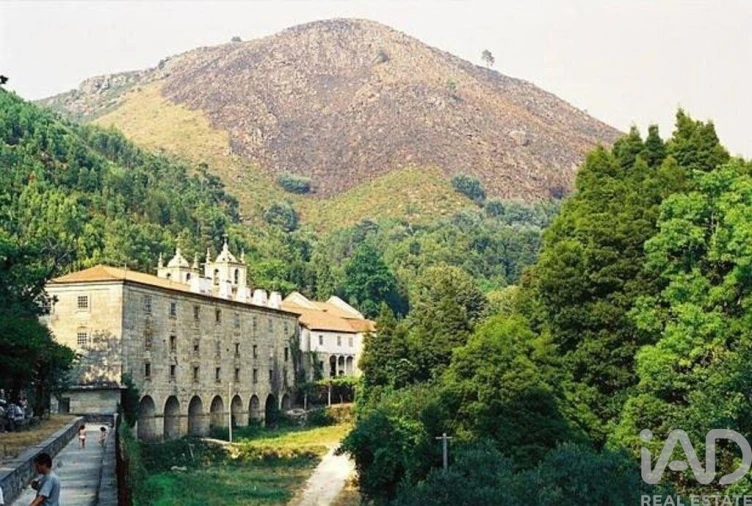 Moradia para Venda em Bouro (Santa Maria) Foto 33