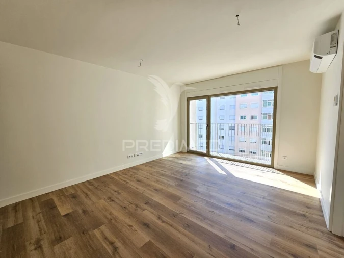 Apartamento T1 para Venda em Santa Clara Foto 2