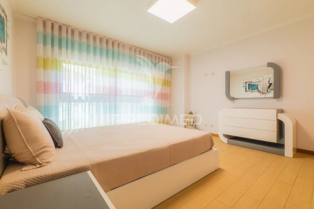 Apartamento T2 para Venda em Portimão Foto 12