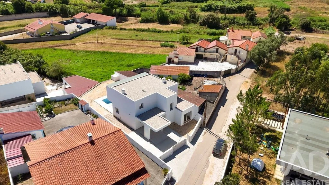 Moradia T4 para Venda em Alfeizerão Foto 20